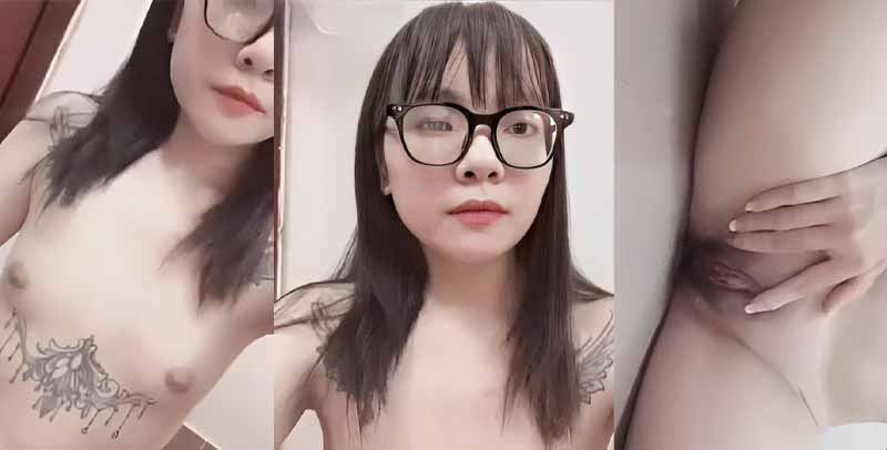 Gadis cantik meminjam uang menggunakan klip telanjang