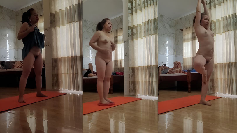 Airplane sister likes to exercise nude